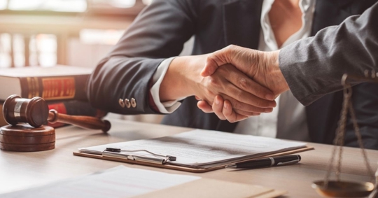 client shakes hand with lawyer